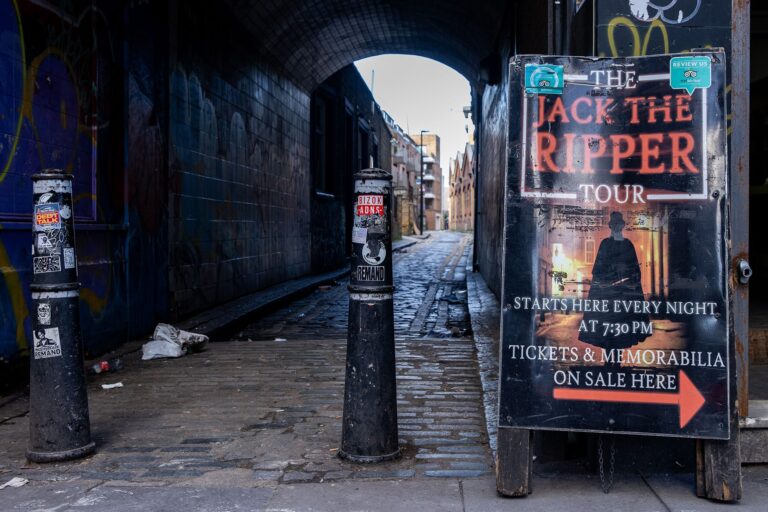 ¿Historia, entretenimiento o morbo? El turismo oscuro de Jack el Destripador divide opiniones en Londres