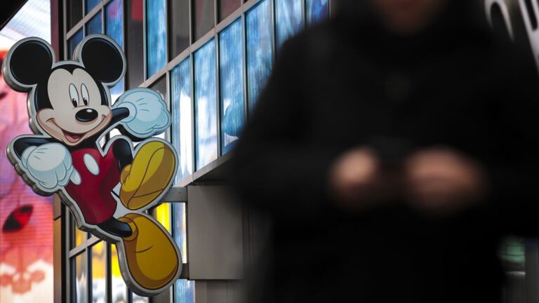 Hollywood le declara la guerra a la IA: Disney y Universal demandan a Midjourney por lucrar con sus personajes