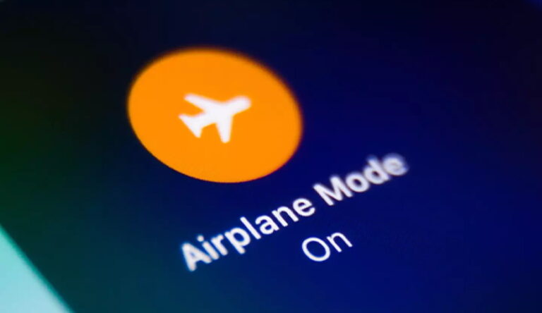 Columna de Mario Saavedra: Modo avión, modo vida: Por qué cada vez más gente apaga el celular intencionalmente