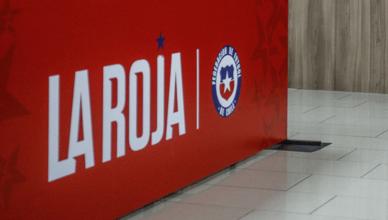 “Varios jugadores te hacen sentir que te hacen un favor”: Ex gerente destapa crisis interna en la Roja tras fracaso en Eliminatorias