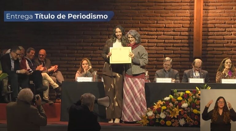 Periodista de economía de CNN Chile fue reconocida como mejor alumna de su generación en la Universidad Católica