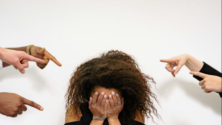 7 de cada 10 personas dice haber experimentado algún tipo de discriminación en el trabajo