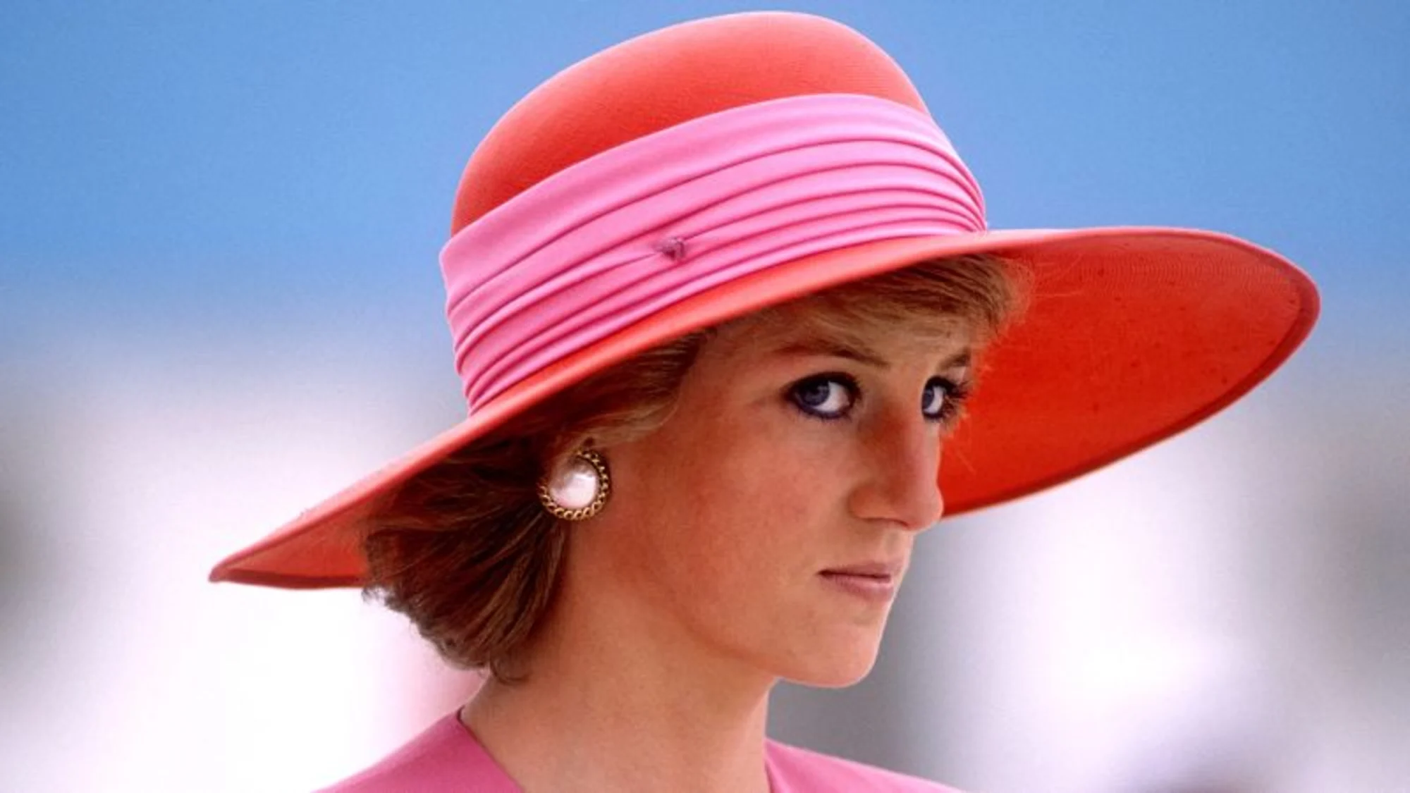 La princesa Diana, fotografiada durante una gira por el Golfo en 1989. Algunas de sus piezas más emblemáticas se subastarán en junio. David Levenson/Shutterstock