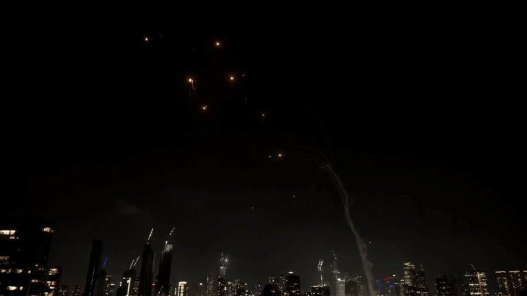 Irán lanza ofensiva contra Israel y provoca explosiones en Tel Aviv