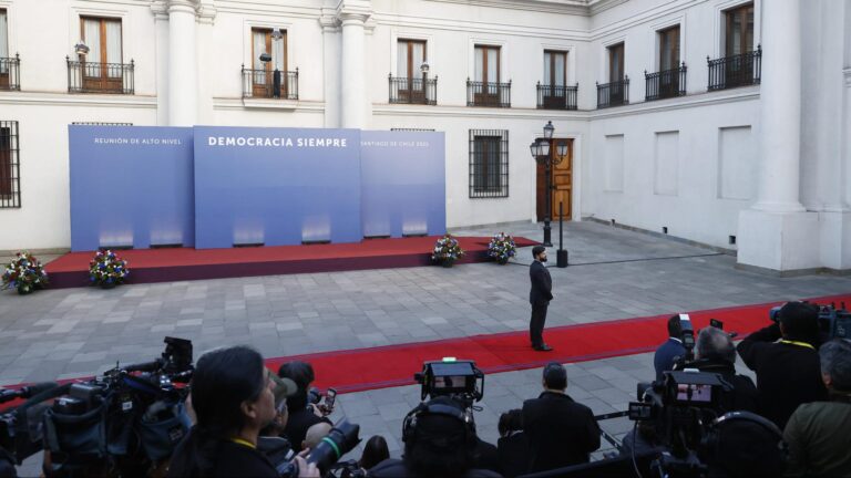 México, Reino Unido, Dinamarca, Australia: Presidente Boric anuncia más mandatarios en siguiente cumbre pro democracia