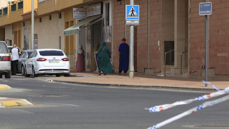 Detienen a presunto líder de movimiento supremacista tras llamar a una 