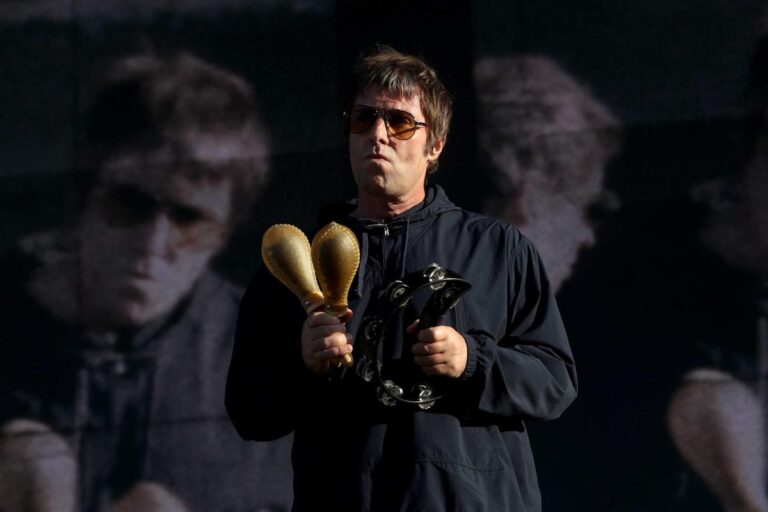 Liam Gallagher se burla de Coldplay tras escándalo de infidelidad: “No se preocupen, acá no tenemos esas cámaras de mier…”