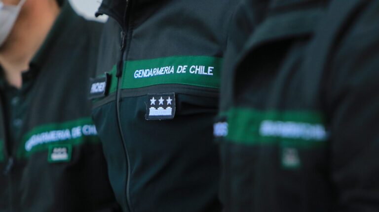 Venta de curantos a internos en penal de Puerto Montt: Gendarmería suspende a cuatro funcionarios y activa sumario