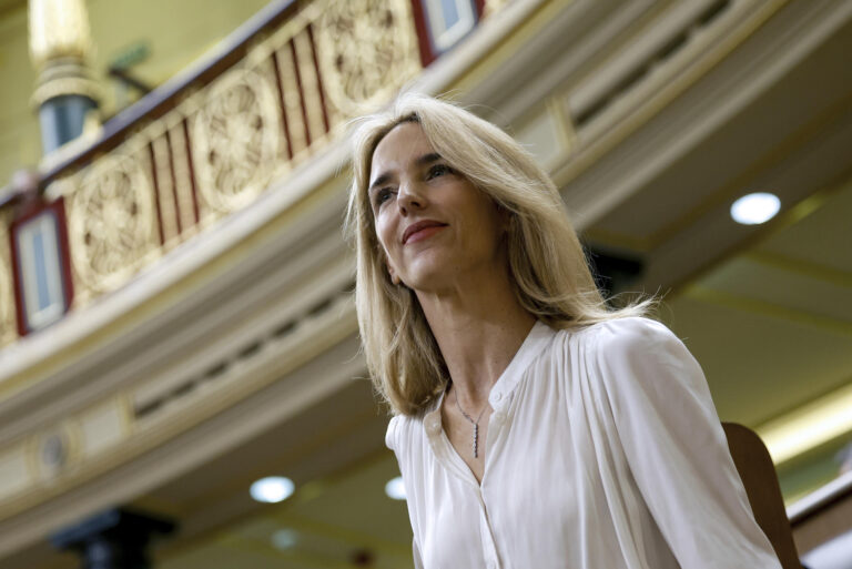 Cayetana Álvarez de Toledo fustiga visita de Pedro Sánchez a Chile: 