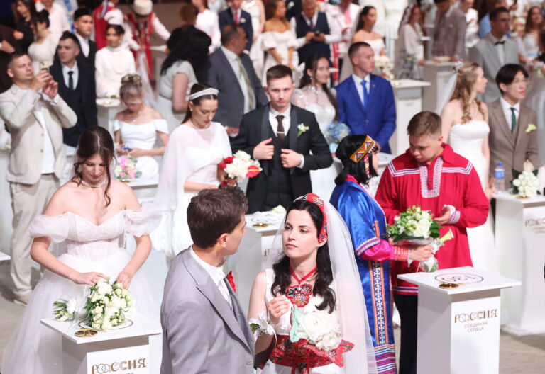 ¿Las mujeres son percibidas más hermosas durante la ovulación? La ciencia dice que sí y es por su olor