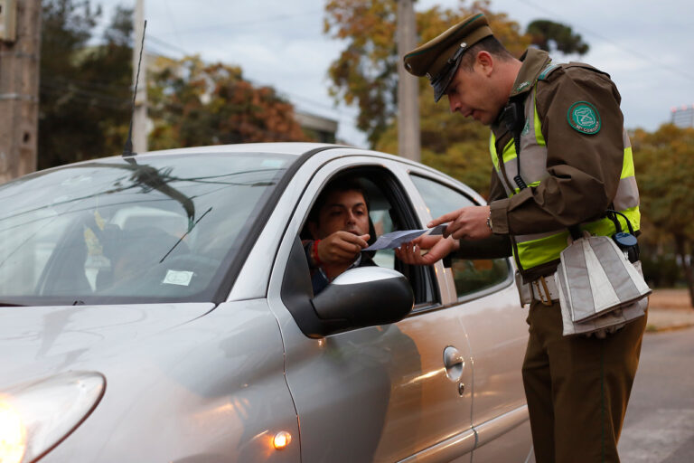 Arriesgan multas: Revisa los autos que tienen prohibido circular en Santiago este martes 22 de julio
