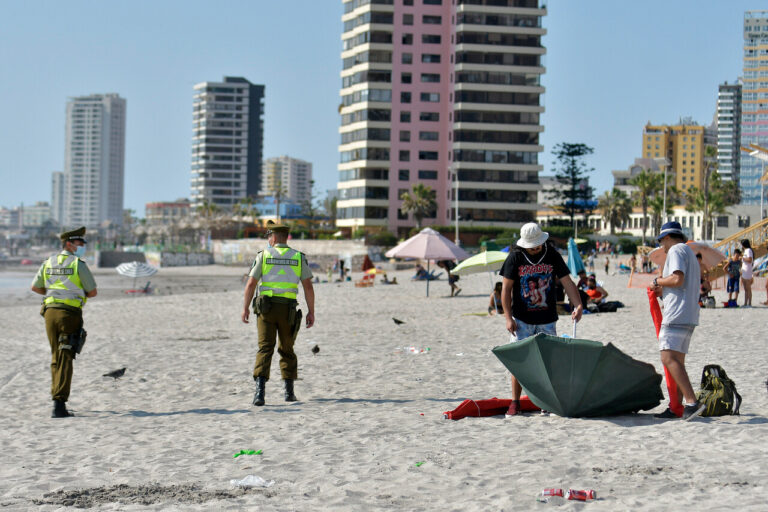 Comienza la evacuación en Chile continental por riesgo de tsunami: Regiones de Arica y Tarapacá inician el desalojo