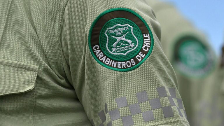 Carabineros abre 9 puestos de trabajo para civiles: Sueldos van desde $800 mil hasta más de $1.700.000