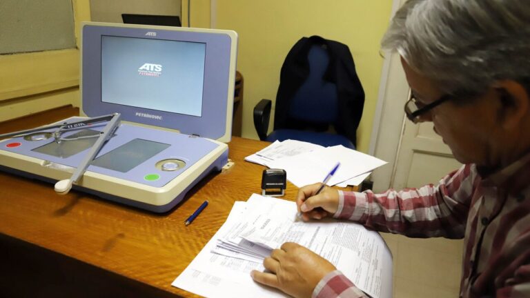 ¿Cuáles son los requisitos para obtener licencia de conducir Clase B?