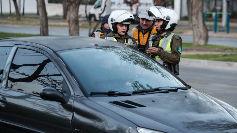 Estos son los autos que no pueden circular en Santiago este 25 de julio por la restricción vehicular