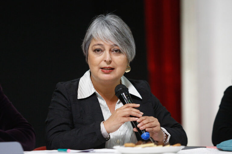 Encuesta Black & White: Jeannette Jara lidera las preferencias en primera vuelta, pero Matthei se impondría en segunda