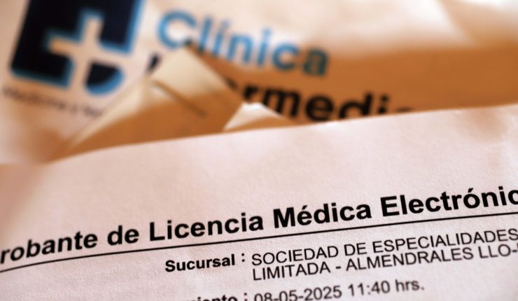 Casi 3.000 uniformados viajaron al extranjero con licencia: Gobierno le da 72 horas a las FF.AA. para iniciar sumarios