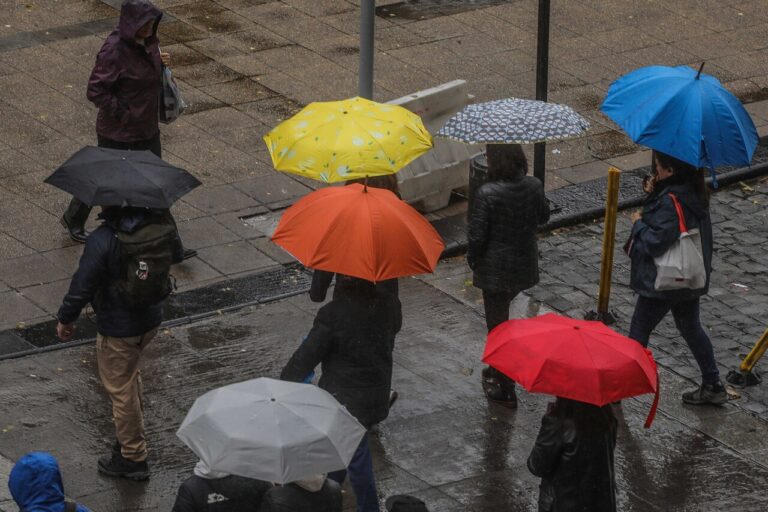 Aviso de lluvia en ocho regiones del país: ¿Dónde lloverá y cuántos milímetros se esperan?