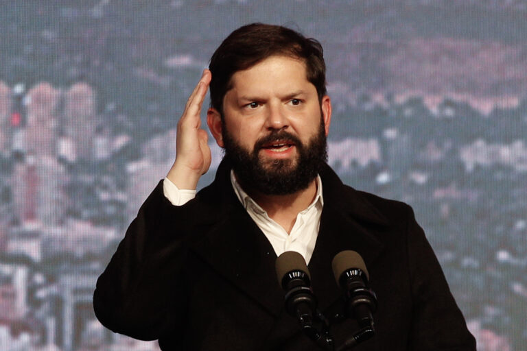 Boric da por superado impasse con comandante en jefe de la FACH: 