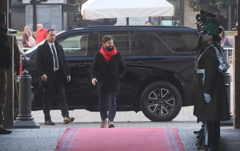 Presidente Gabriel Boric vuelve a sus labores en La Moneda tras postnatal