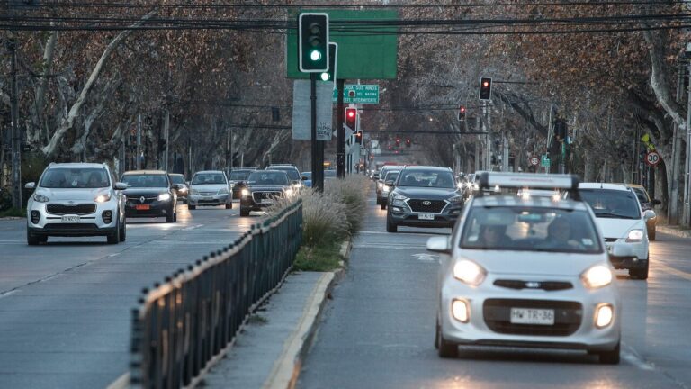 Restricción vehicular: ¿Qué autos no pueden circular por Santiago este jueves 17 de julio?