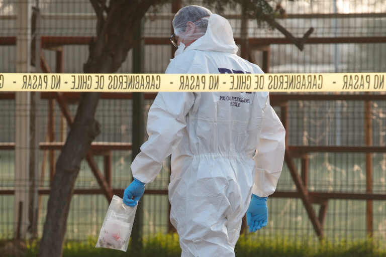 Hallan a hombre asesinado a tiros en la vía pública en Colina