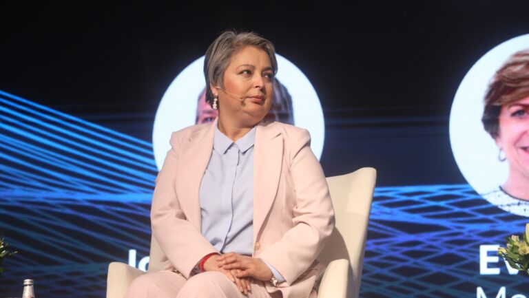 Jara sobre postura de Mario Marcel de continuar en Hacienda y no sumarse al comando: 