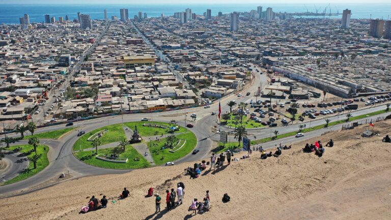 ¿Cómo evacuar a personas con enfermedades respiratorias o movilidad reducida en caso de emergencia?