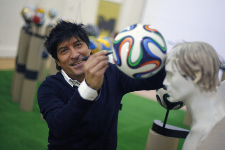 Revelan que Iván Zamorano ganaba $110 mil en Colo Colo y no retiraba los cheques con su sueldo: 