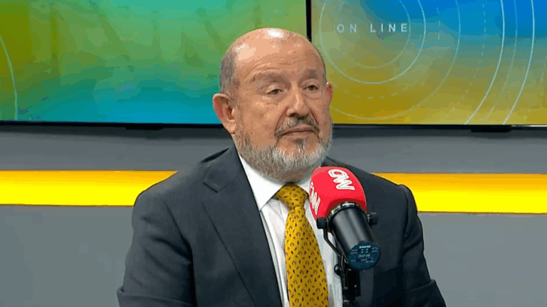 Isidro Solís afirma que eventual segunda vuelta entre Kast y Jara 