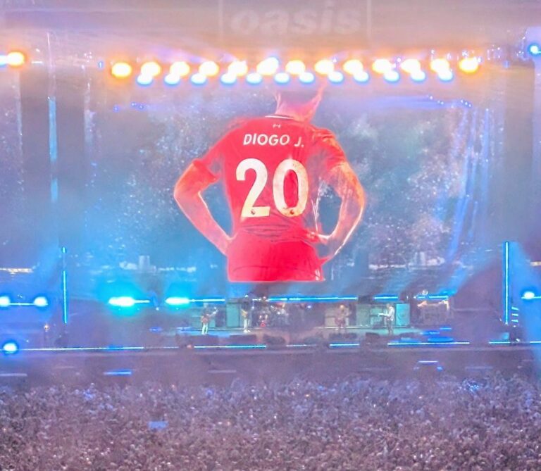 El emocionante homenaje de Oasis a Diogo Jota en su regreso a los escenarios