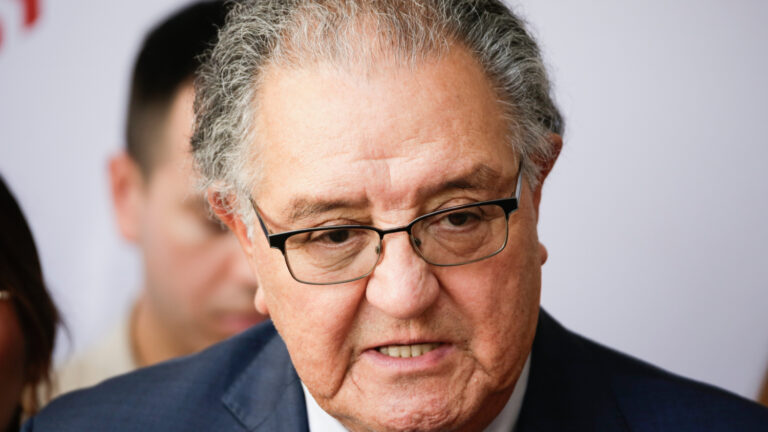 Huenchumilla arremete contra Eduardo Frei por cita con Kast: “Lesiona la memoria histórica de la Democracia Cristiana”