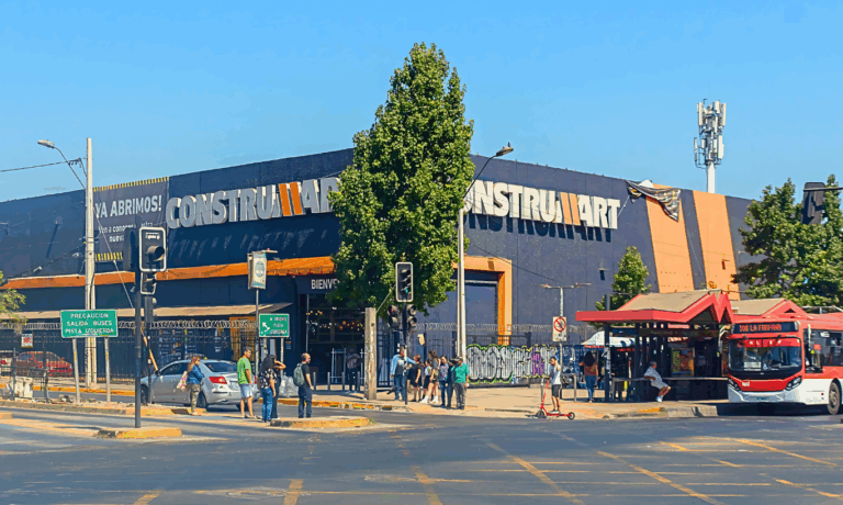 Construmart pasa a manos de Oriental Yuhong: Gigante china adquiere la empresa en más de US$120 millones