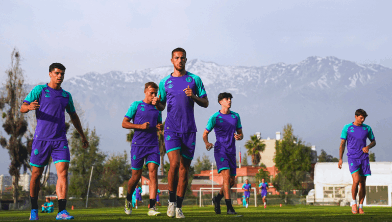Jugadores del Valladolid alucinan con la Cordillera de los Andes en su primera práctica en el Monumental: 