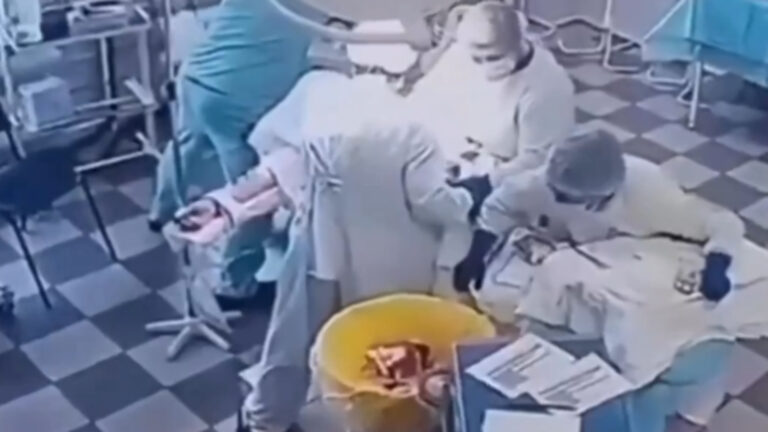 Video muestra cómo cirujanos en Kamchatka terminan operación en pleno terremoto de magnitud 8.7