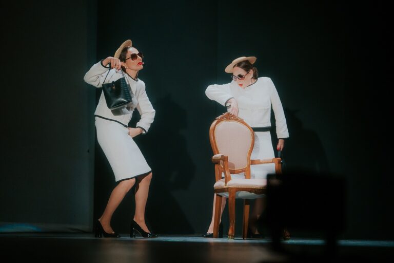 “Una mujer llena de vicios”: Antonia Zegers y Patricia Rivadeneira confrontan el deseo, el poder y la violencia en escena