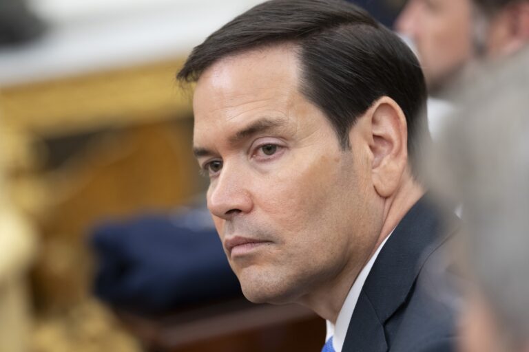 Impostor usa inteligencia artificial para hacerse pasar por Marco Rubio: Buscaba información sensible