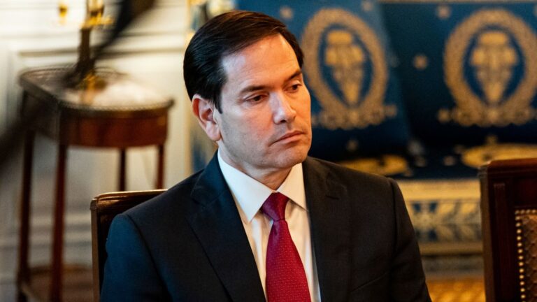 Departamento de Estado de EEUU comenzó a despedir a más de 1.300 personas