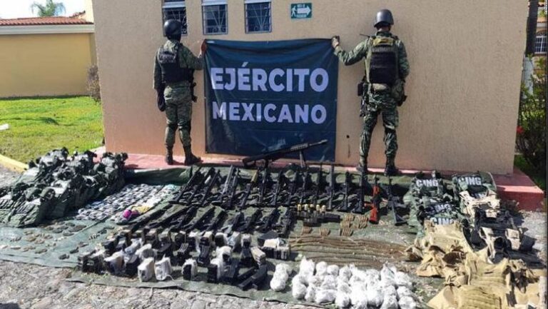 Las lecciones que puede sacar Chile de México: El libro del exdirector de El País sobre la expansión del crimen organizado