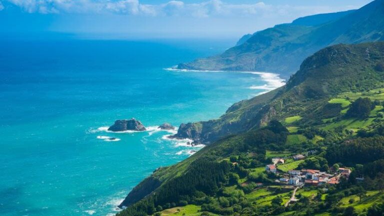 ¿Dónde no están hartos de los turistas en España? Estas regiones aún los reciben bien