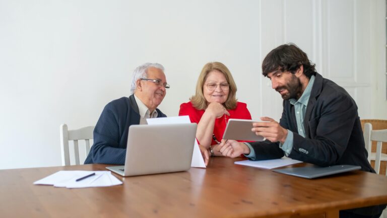 Primera Feria Laboral Senior: Cuándo es, cómo postular y qué empresas participan