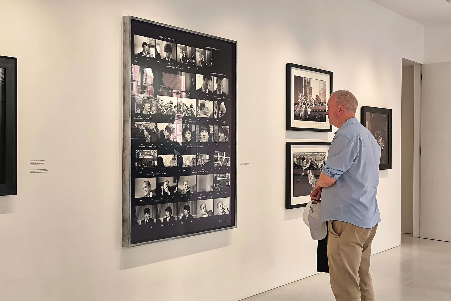 Un viaje por el inicio de The Beatles y del fenómeno 'fan' generado por el cuarteto liverpuliano, visto a través del ojo y el obturador de McCarney, conforma la colección de instantáneas que se exhibe desde este jueves en la galería londinense Gagosian hasta el próximo 4 de octubre. EFE/Guillermo Garrido