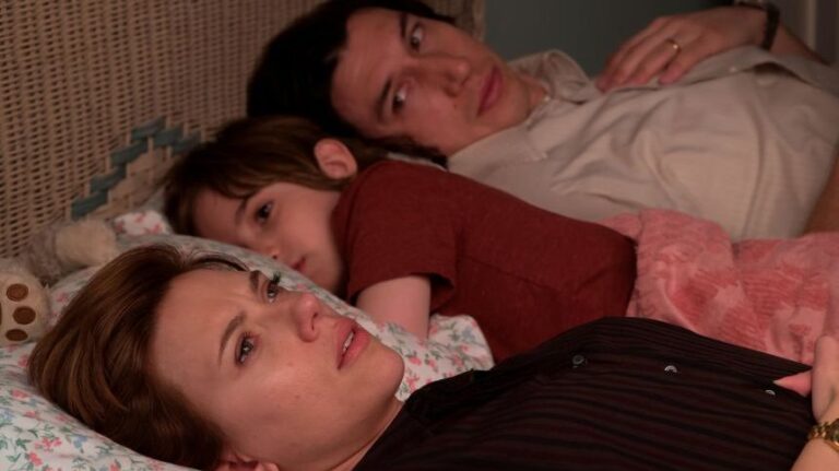 ¿Por qué el Gobierno de EE. UU. usa una escena de Scarlett Johansson y Adam Driver para espantar lobos?