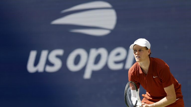 Jannik Sinner derrotó a Vit Kopriva en sets seguidos y avanzó a la segunda ronda del US Open