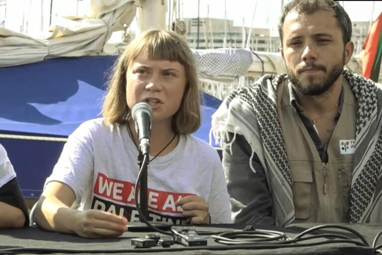 “Volveremos siendo aún más”: Greta Thunberg acompaña nueva flotilla que intenta romper el bloqueo a Gaza
