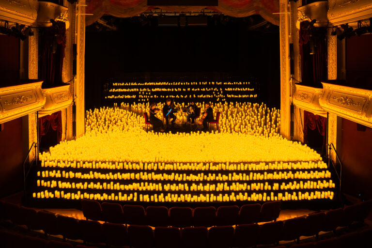 Candlelight en Chile: Qué son estos conciertos a la luz de las velas y por qué están ganando público