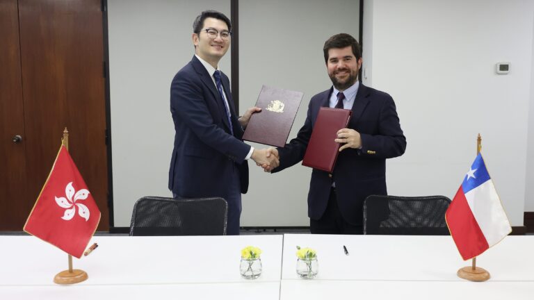 Chile y Hong Kong firmaron un acuerdo para ampliar los vuelos entre ambos territorios: ¿Cómo funcionará?