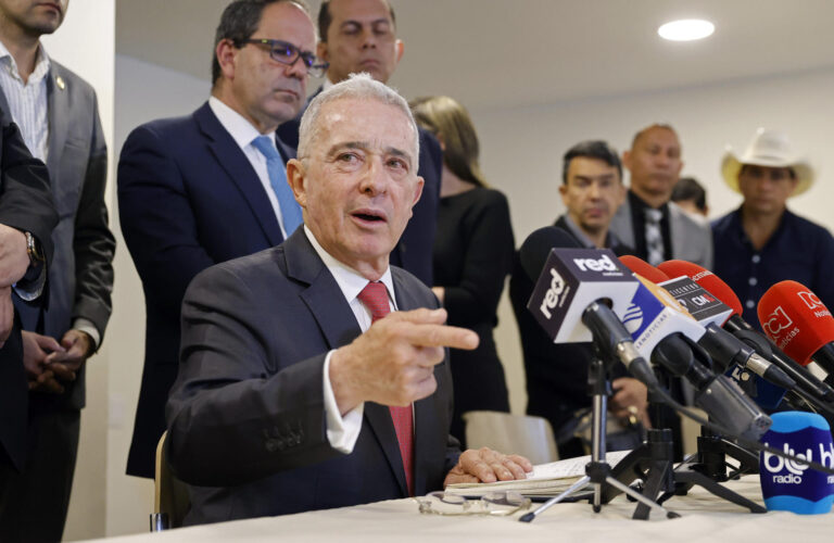 Tribunal Superior de Bogotá ordena la libertad inmediata del expresidente Álvaro Uribe