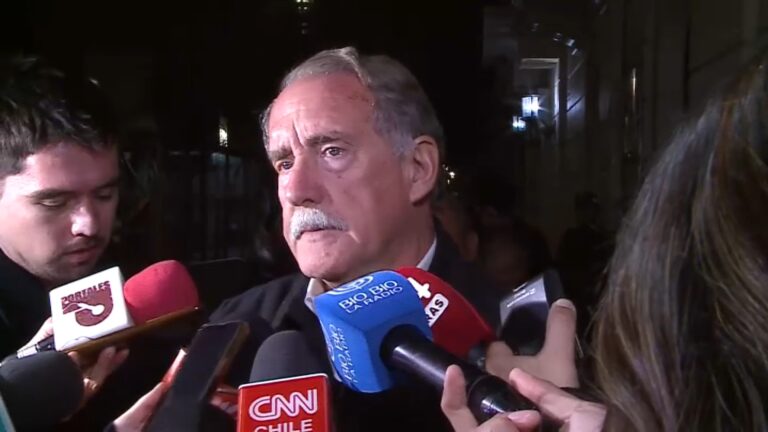 Artés adelanta que no respaldaría a Jara en segunda vuelta a menos que apoye, por ejemplo, renacionalizar cobre y litio