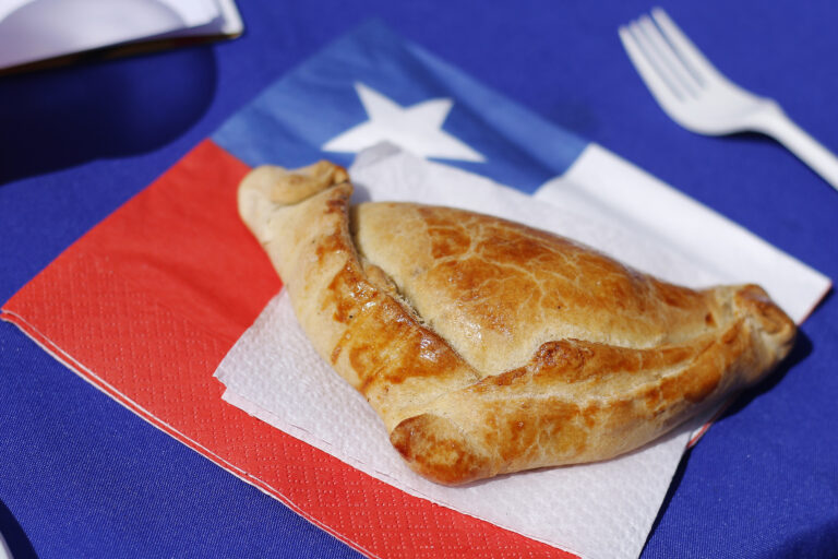 Fiestas Patrias 2025: Top 10 lugares en la RM para comer las mejores empanadas chilenas